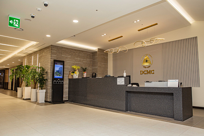 안내데스크(지하1층)